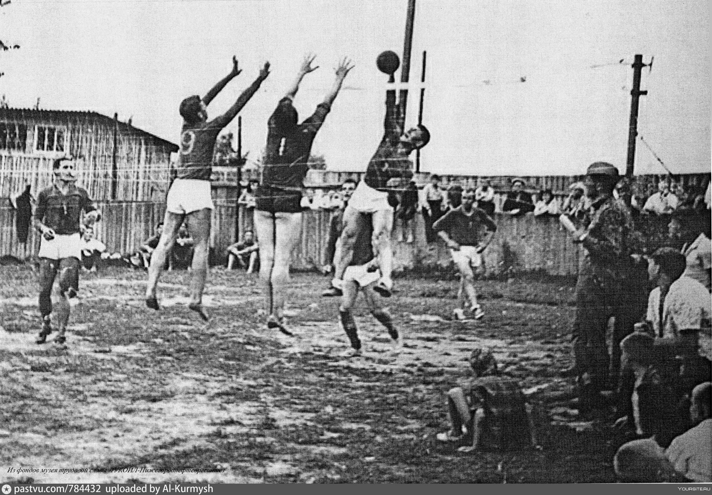 Волейболист динамо ссср. Волейбол 1895 год. Первый матч по волейболу. Волейбол 1930е годы ссср. Первый матч по волейболу.