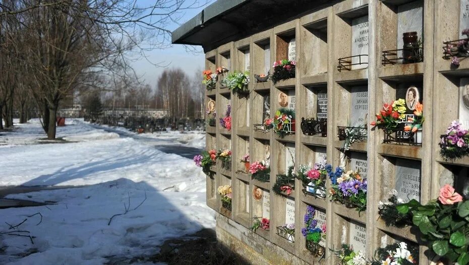 Разница в 2 000: официальная статистика смертей от CОVID в Петербурге не бьется 