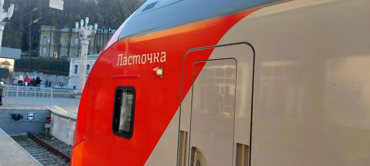 Электричка из сочи в абхазию. Поезд ласточка сочи гагры. поезд ласточка в абхазии. ласточка абхазия сочи. ласточка сочи гагра.