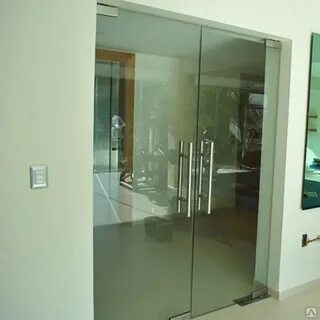 Стеклянная дверь 1 метр