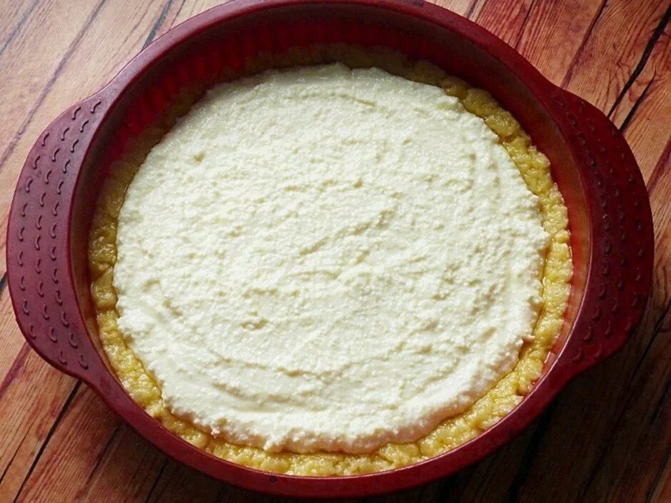 Мука творог сметана сахар. Мука творог. Творожное тесто для пирога. Пирог с мукой и маслом. Пирог с творогом и сметаной.