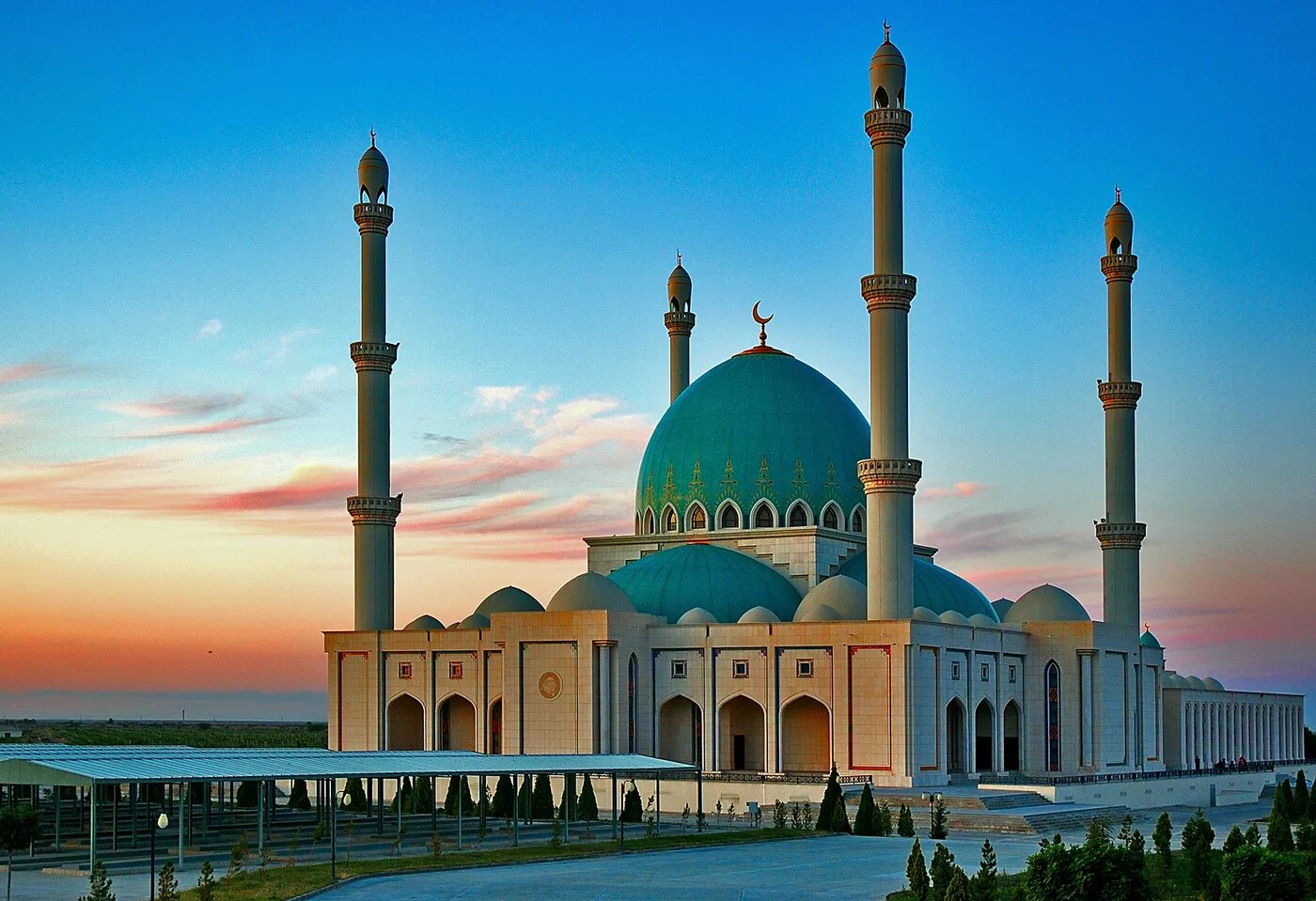 мечети красивые мусульманские. абу даби мечеть подсветка. мечеть турция луна. центральная мечеть баку. мечети мира ислам.