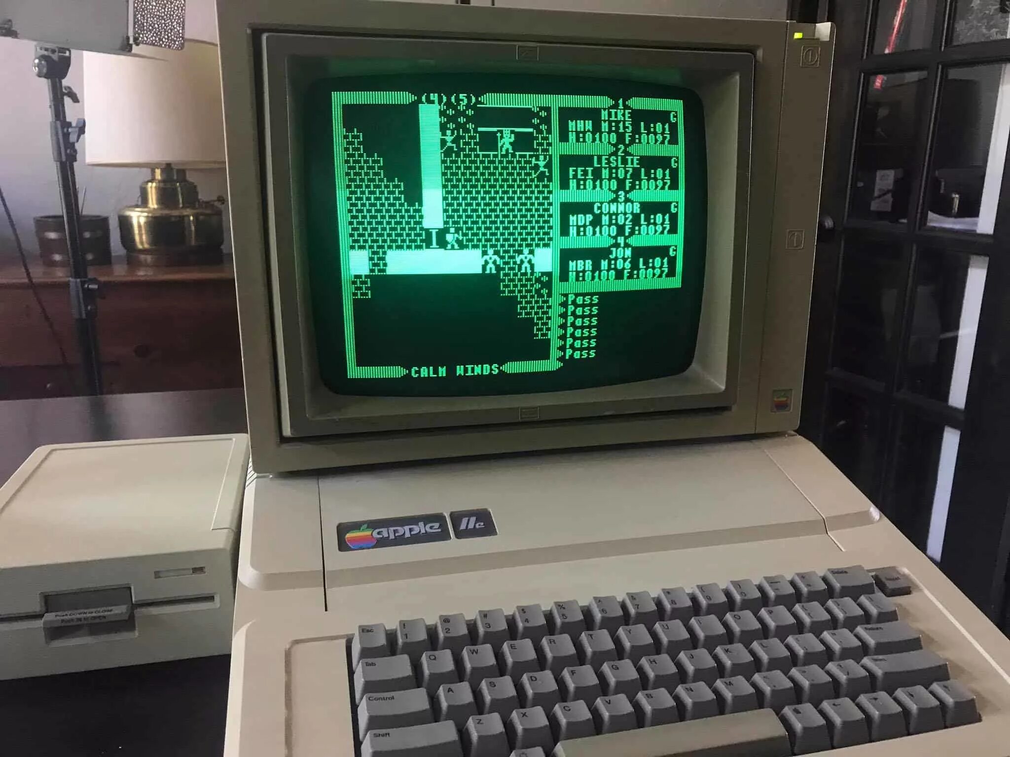 Apple 2. Apple IIE. Эппл 2 компьютер. Apple 2e 1982.