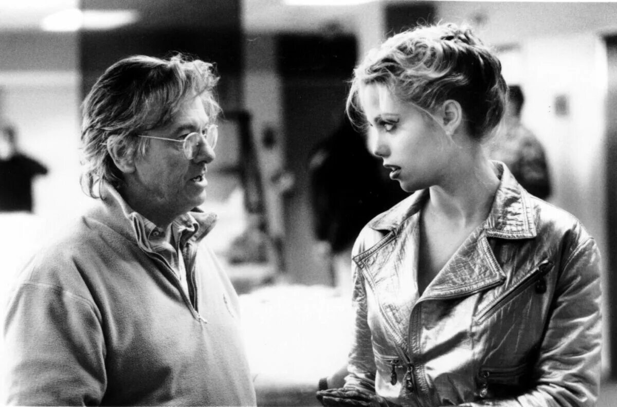 «шоугёлз» верховен. кинопоиск шоу. хабенский селфи. шоу гёрлз пол верховен. снежное шоу 3d.