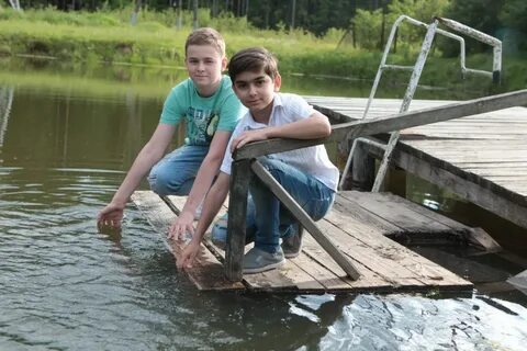Подобрал мальчика на улице