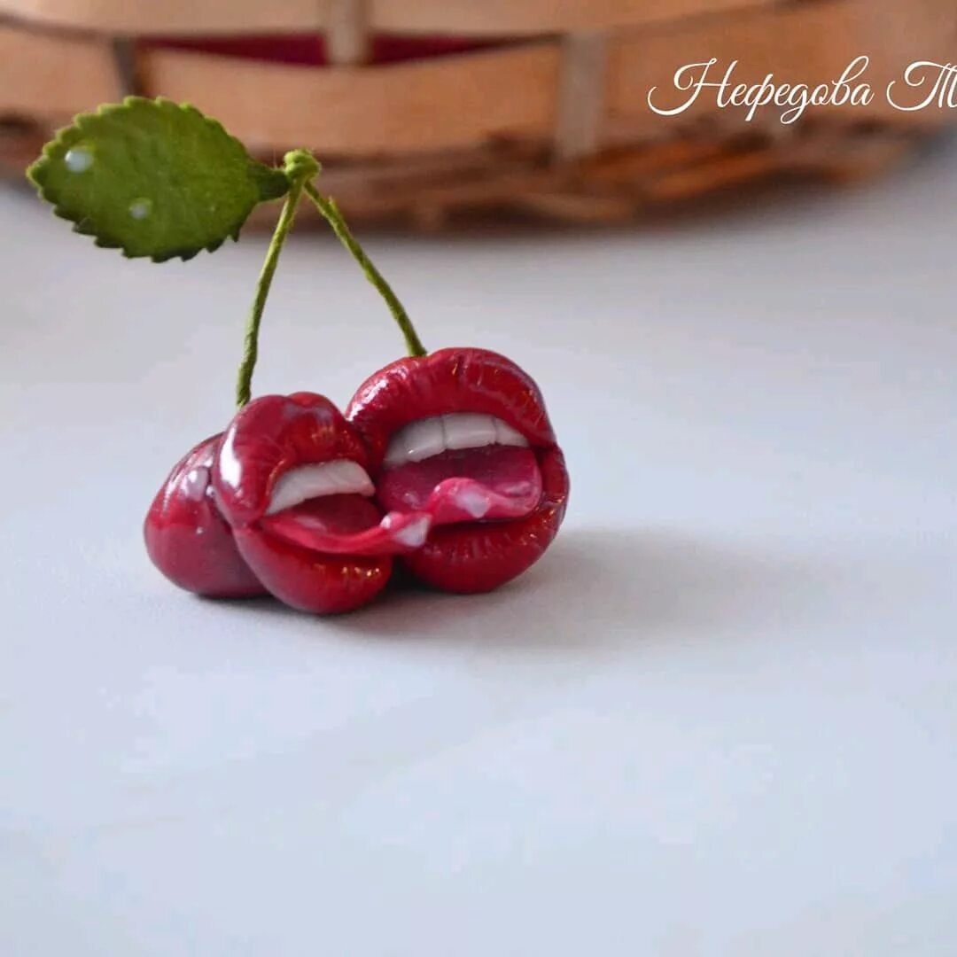 Сделать вишенки. Вишня из фетра. Вишенки из полимерной глины. Шарик в виде вишенки. Мараскино черри.
