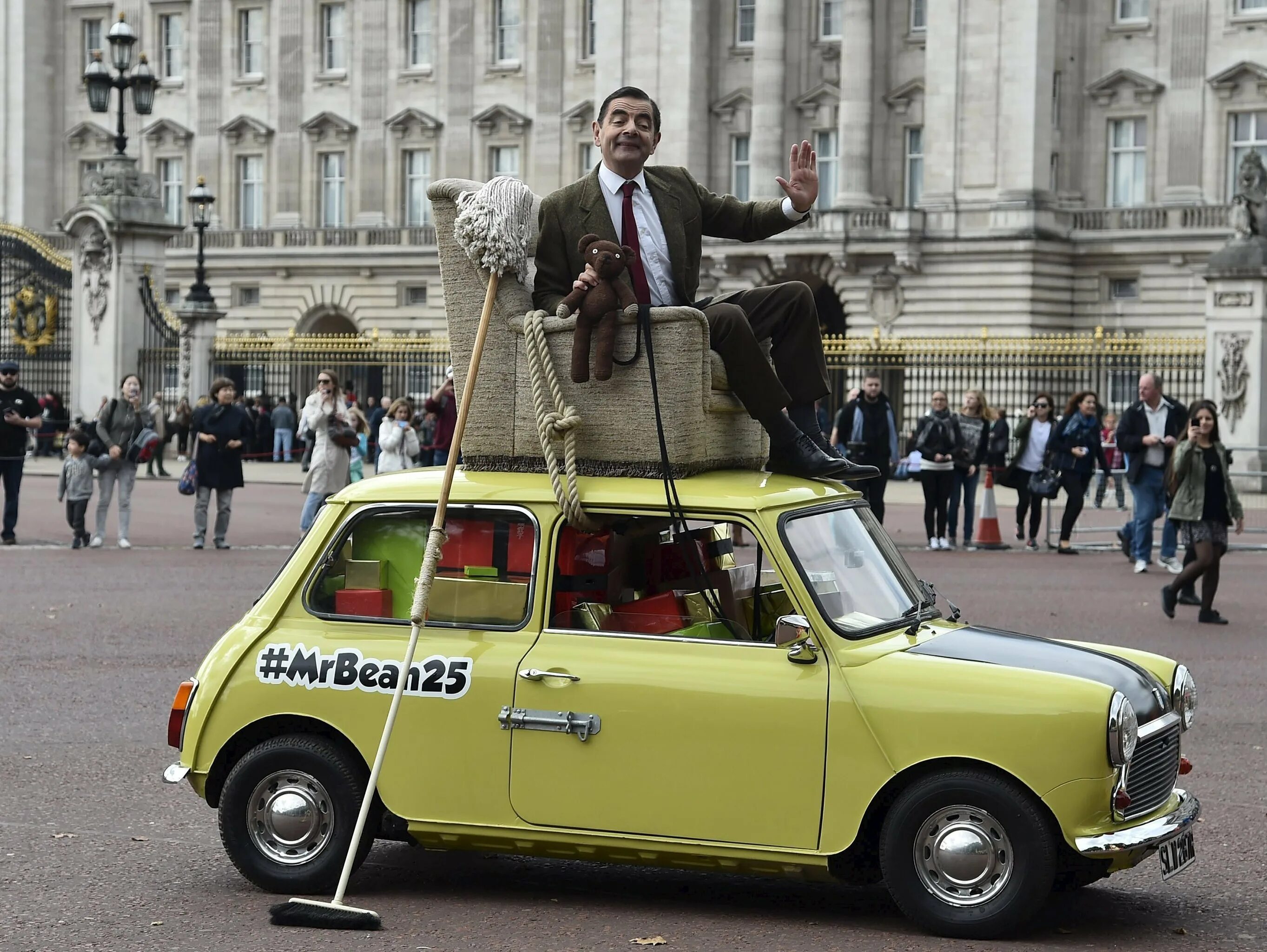 Mr Bean машина. Машина мистера Бина. Мистер Бин мини Купер. Mini мистера Бина.