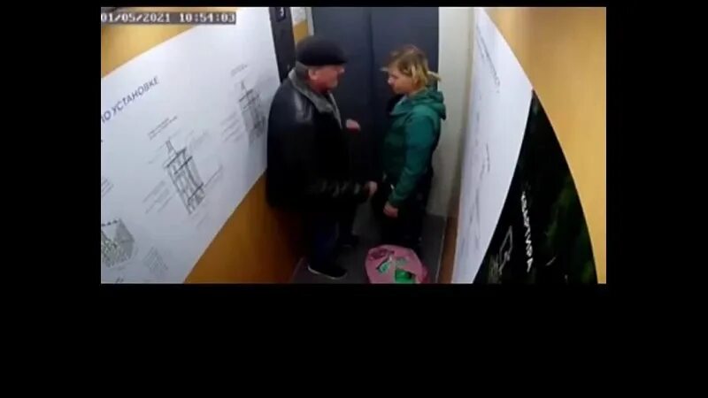 Пописала на мужа. Нассали в лифте Украина. Man_Elevator_27 ВК. В Томске мужчина пописал в лифте и поцеловал женщину. Создавая анну два парня в лифте.
