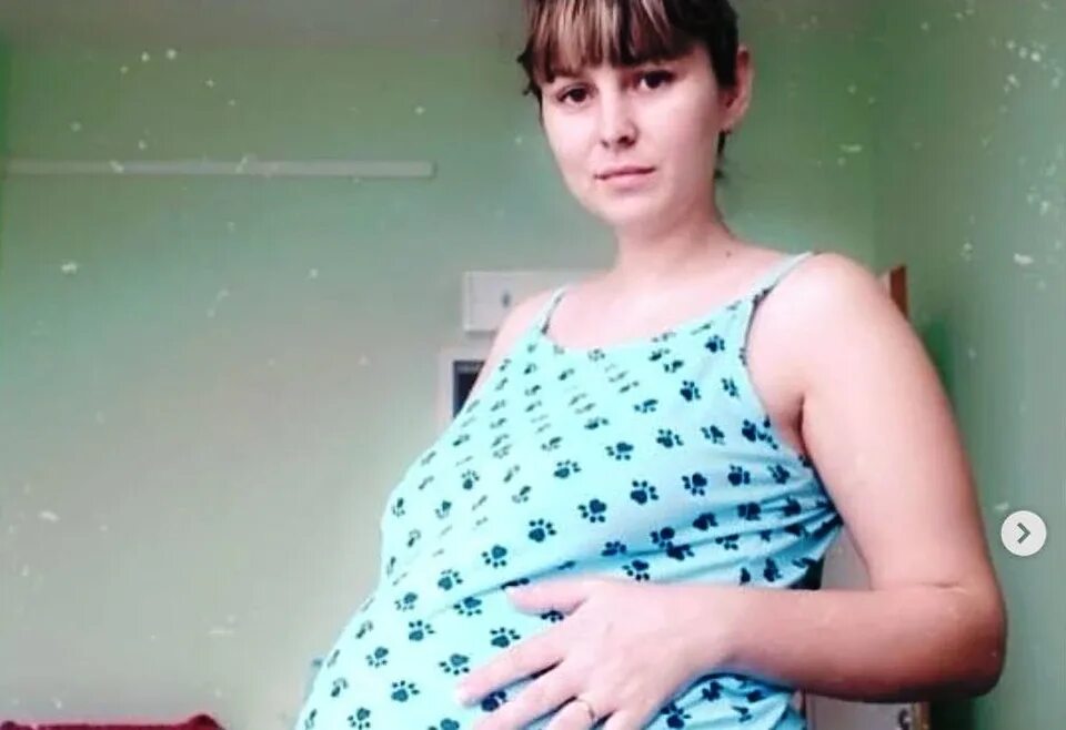 Родила в 4 года. Родила в 4 года. Мать 4х детей. Мама с 4 детьми. Родила в 4 года.