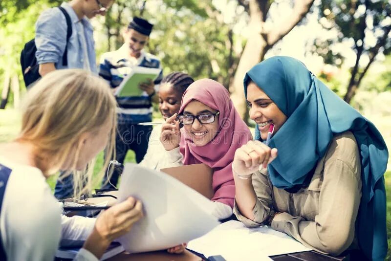 Мусульманские подростки. Студенты мусульмане. Islamic student. Children study Arabic language. Dubai students.