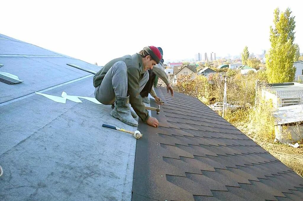 Приспособления для монтажа мягкой кровли. Разные кровельные материалы. Приспособления для монтажа мягкой кровли. Монтаж гибкой черепицы шинглас. Кровля металлочерепица.