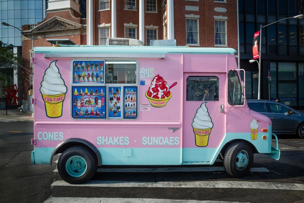 Включи мороженщик 9. Машина мороженщика ice cream. американский фургон с мороженым. фургон с мороженым на улице. фургончики с мороженым в сша.