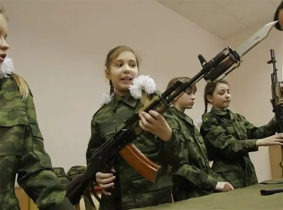 Почти две трети москвичей одобряют военную подготовку с 5-го класса школы - Моск