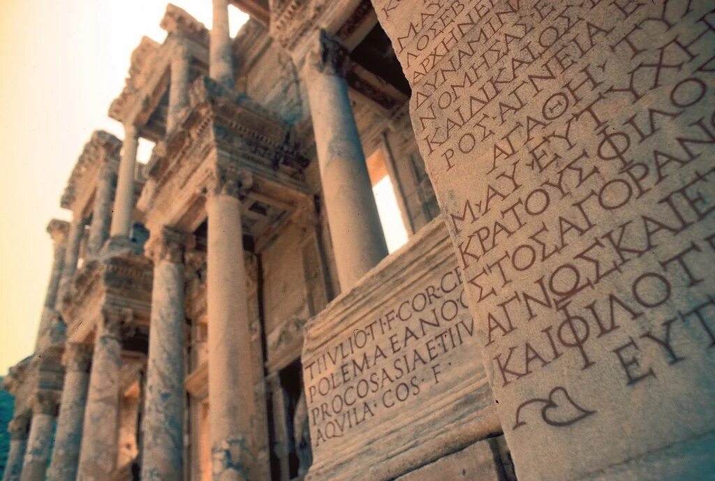 Письменность древней Греции. Письменность в античности. Письмена древней Греции. Древние надписи.