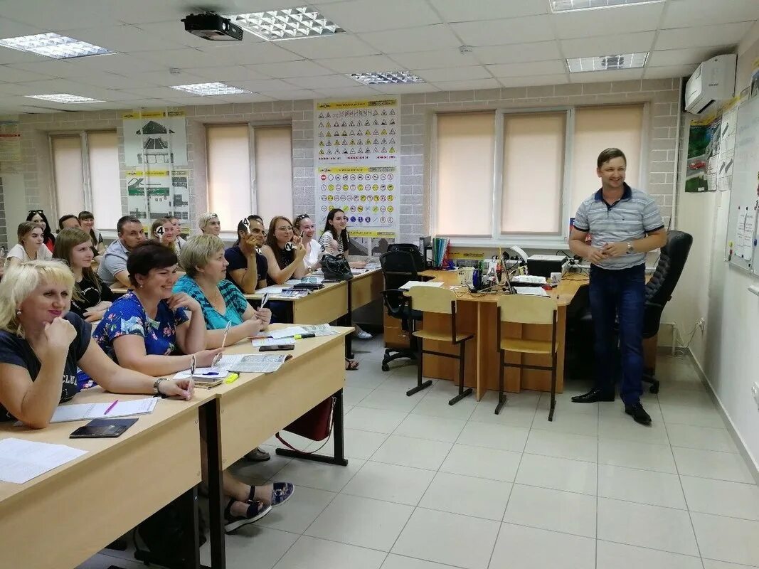 Курсы санкт петербурге работа. Преподаватель автошколы. автошкола спб. автокурсы спб. преподаватель теории в автошколе.