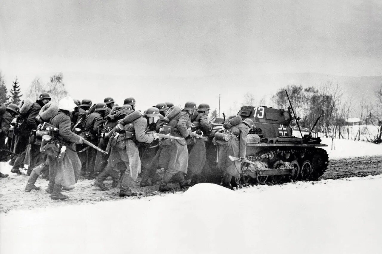 27 ноября 1942. Немецкие танки под Москвой 1941. Войска вермахта под Москвой 1941. Солдаты вермахта под Москвой 1941г.. Солдаты вермахта зима 1941.