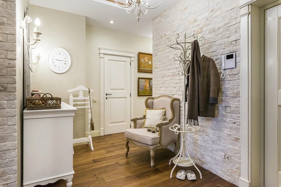 Стены под кирпич в прихожей. Белый кирпич в прихожей. Клинкерная плитка в коридоре. Декоративный кирпич в прихожей. Прихожая в стиле кирпича.