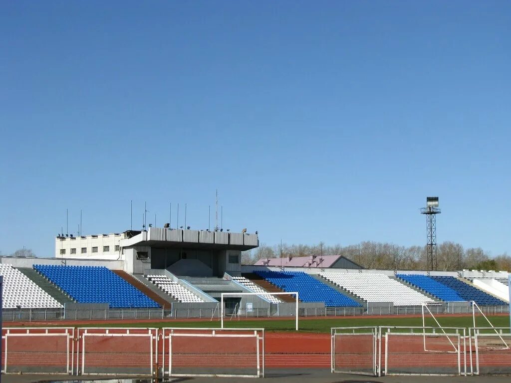 Стадион Комсомольск на Амуре. Авангард Комсомольск на Амуре. Фасад стадион Авангард 2023 Комсомольск-на- Амуре. Реконструкции стадиона «Авангард» в Комсомольске-на-Амуре. Стадион амур