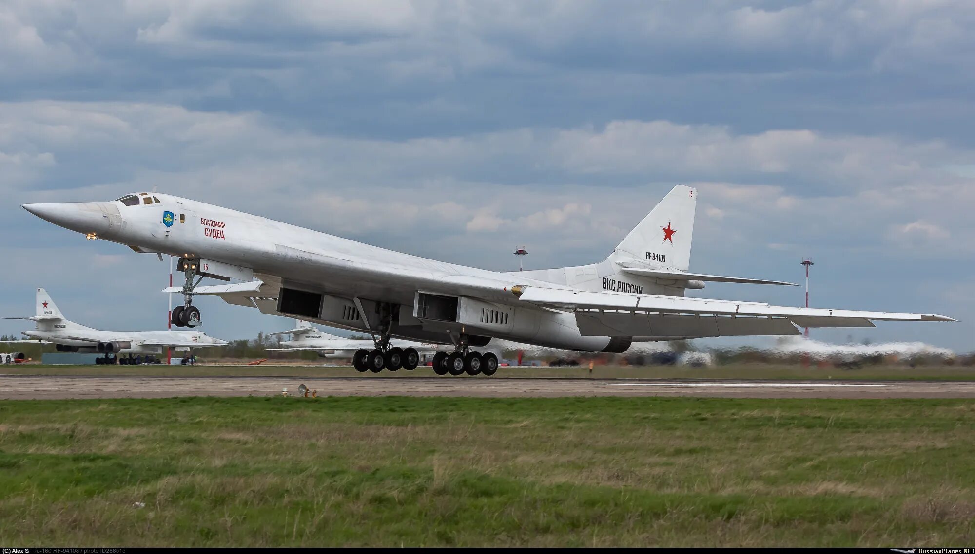 Ту 160м сколько. Ту-160м белый лебедь. Ту-160 белый лебедь. Стратегический бомбардировщик ту-160. Белый лебедь самолет ту 160.