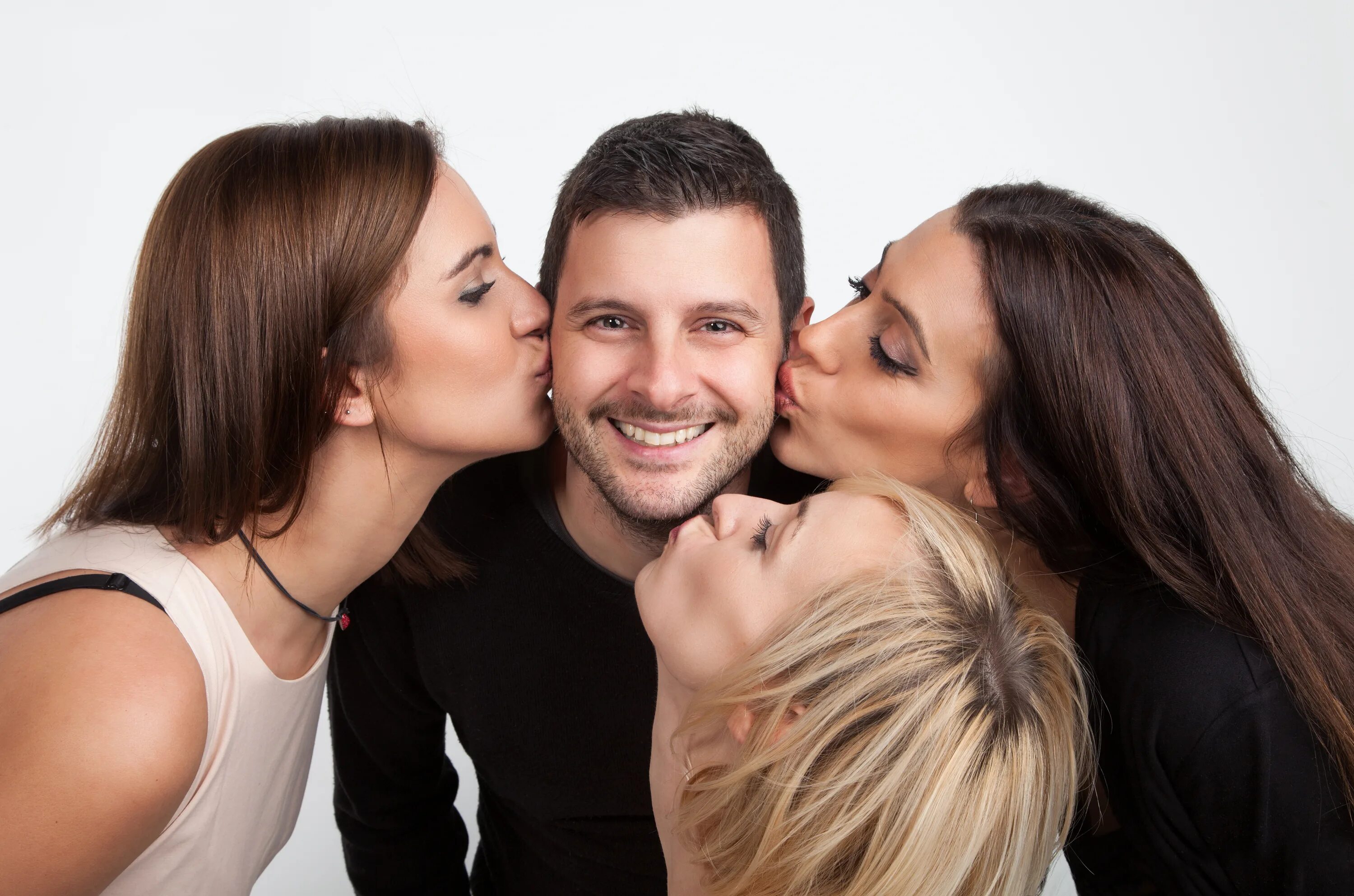 Дженни моллен в фильме девушка моего лучшего друга. Борьба между мужчиной и женщиной. Парень и девушка. Люди приветствуют друг друга. Человек который встречается с несколькими.