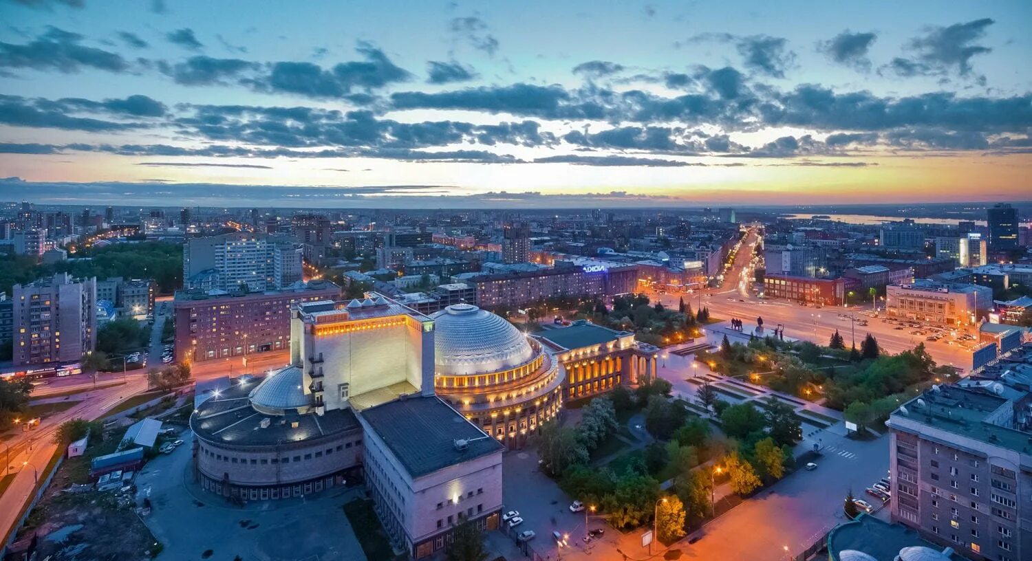 Как называется город в сибири. Новосибирск столица Сибири. Панорама Новосибирск. Новосибирск центр города. Ночной Новосибирск панорама.