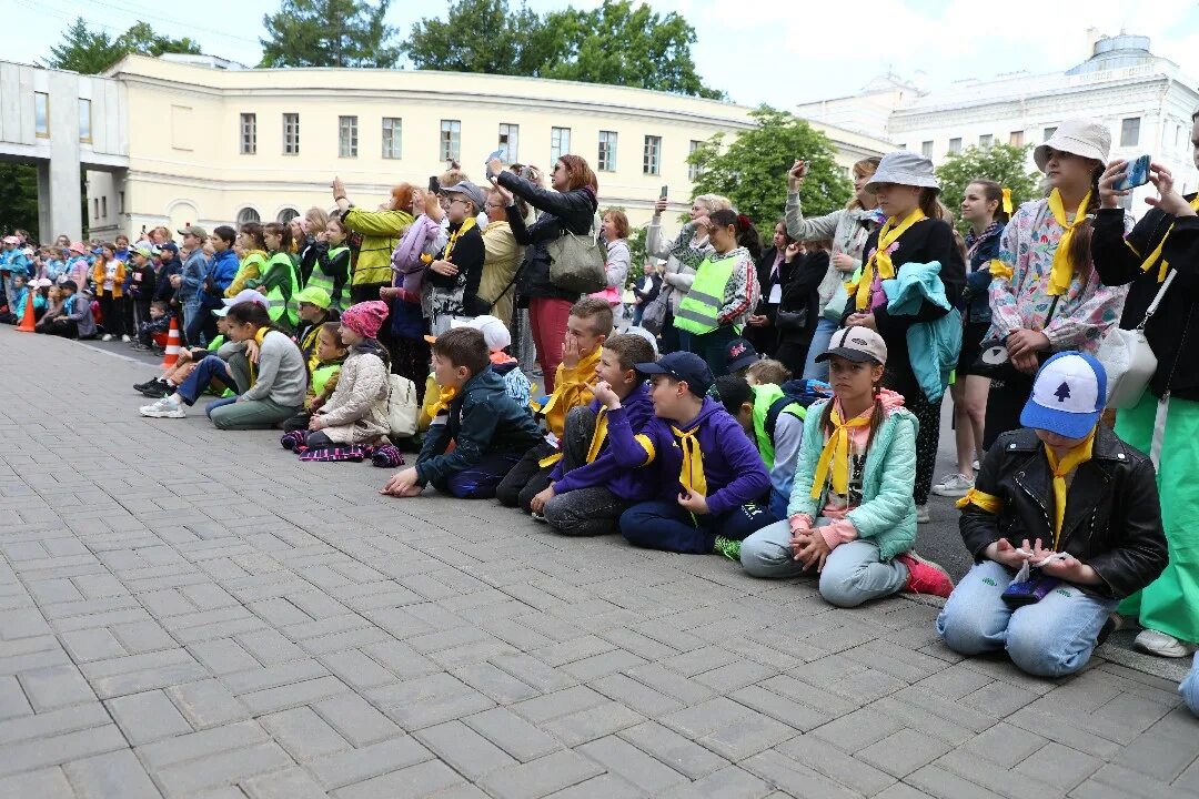 Дневной городской лагерь спб. Лагерь Россия. Школьники СПБ. День России в школьном лагере. Городской лагерь СПБ 2023 городской.