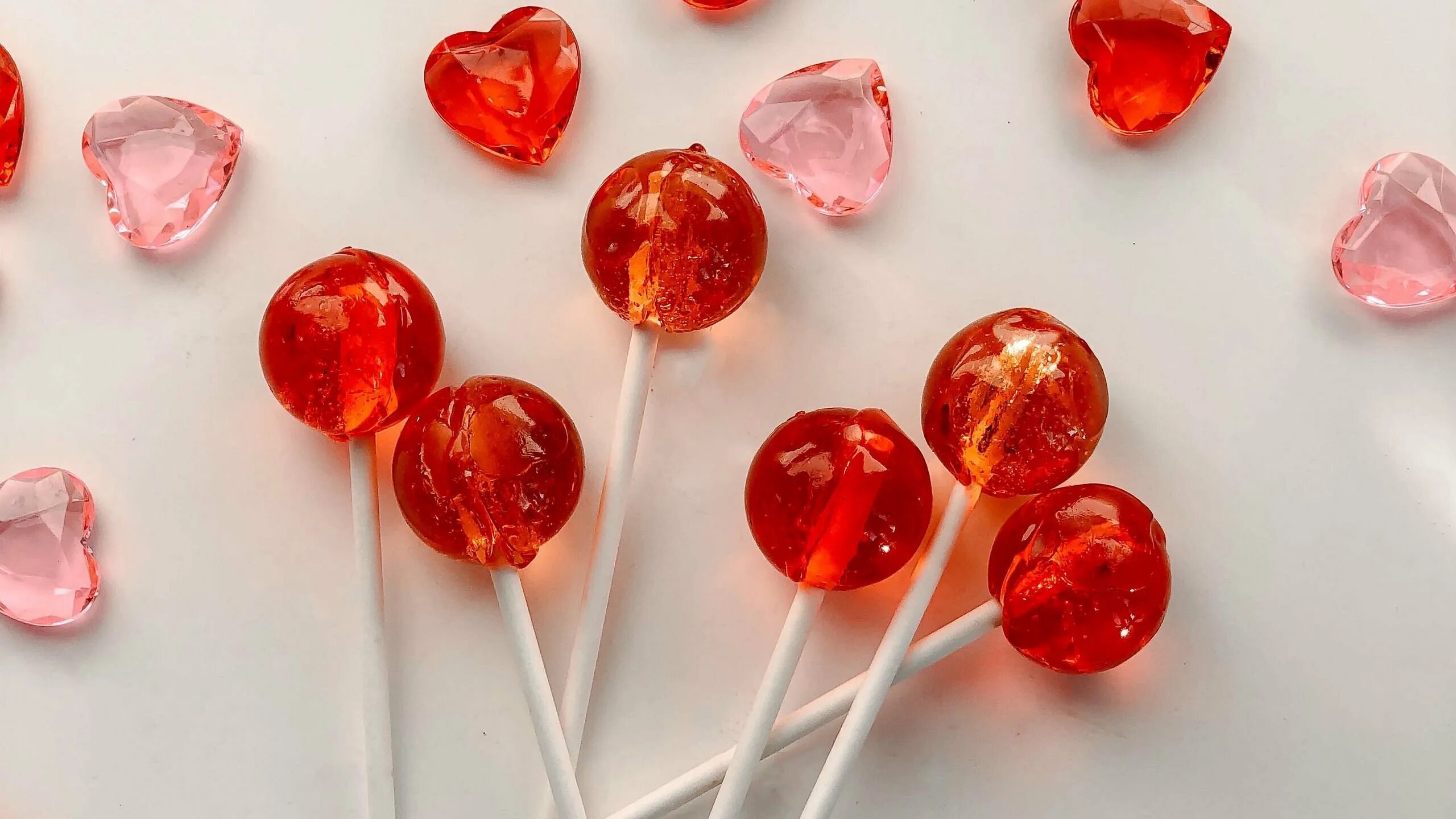 Красный леденец. Леденцы со вкусом лимона. Леденец на палочке. Леденцы ice. Эвкалипт ментол акконд.