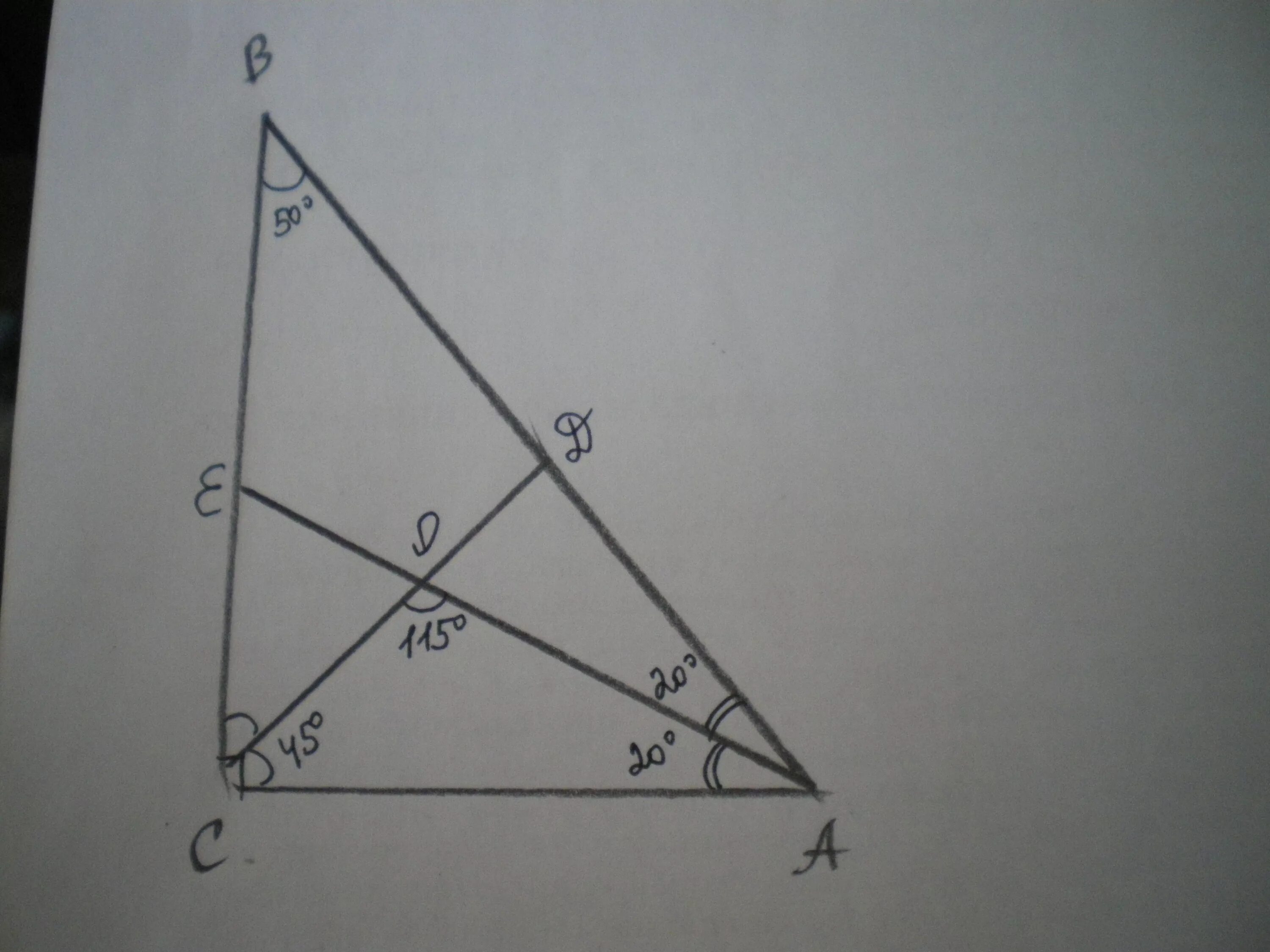 В треугольнике abc c 900. Треугольник АВС 90 градусов. Прямоугольный треугольник АВС угол с 90 градусов. Биссектрисы пересекаются в точке. CD биссектриса треугольника.