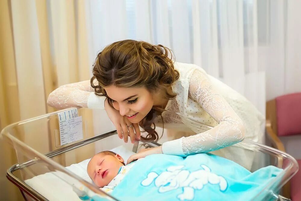 Выписка ребенка из роддома. Выписка ребенка из роддома. Чебоксары ребенок девочка филиппова. Фотосессия в роддоме. Выписка с роддома.