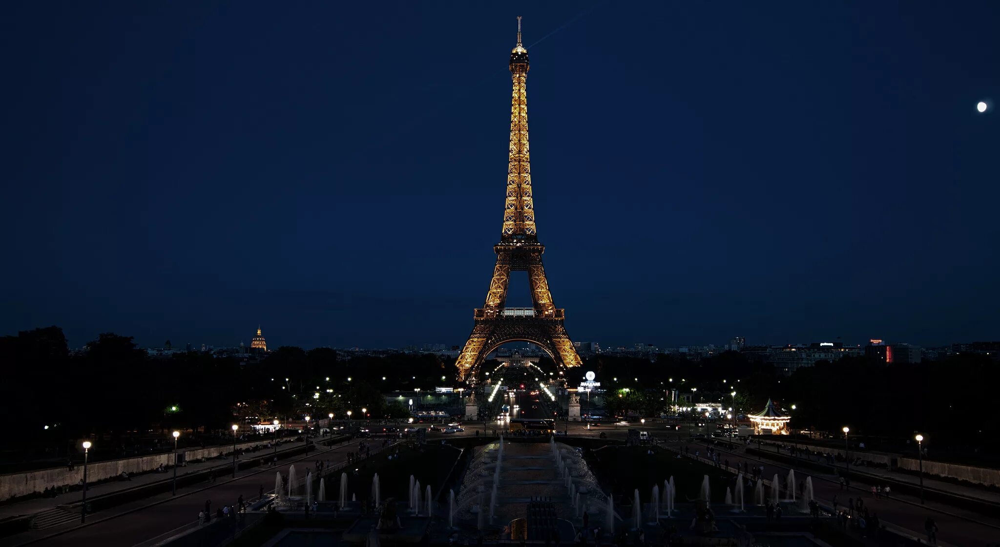 Башня экрана. Франция париж эйфелева башня. эйфель башня tour eiffel. эйфелева башня в париже ночью. франция эльфивая башня ночью.