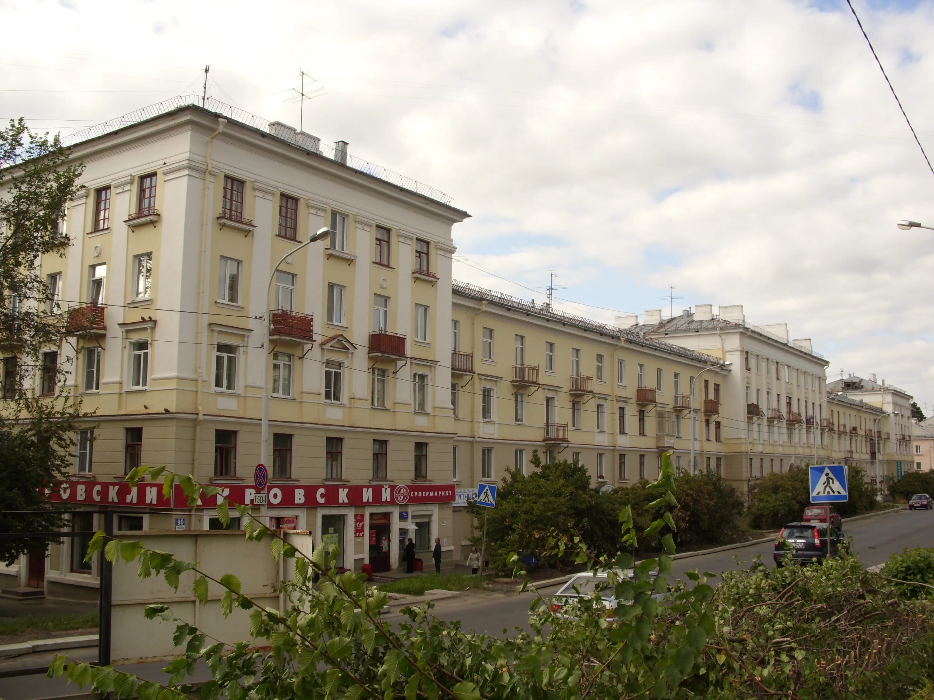 Озерск ленина 42. Новоуральск ул. Дом ленина 32 города новоуральска. Ленина 65 новоуральск. Улица ленина новоуральск фото.