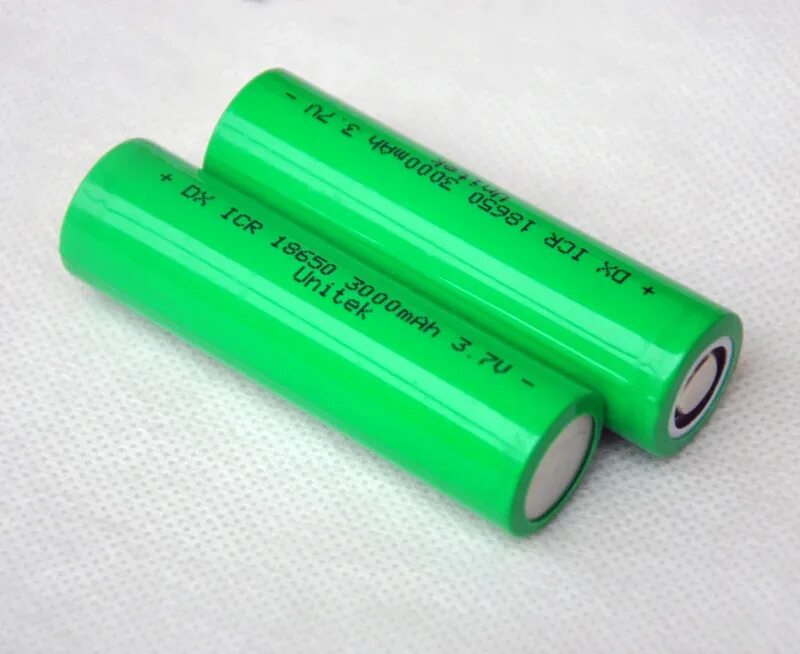 В литий ионных аккумуляторах есть. Li-ion 3.7v 3000mah. литий-ионный аккумулятор 18650. литиевые аккумуляторы 3.7v. литий-ионный аккумулятор 3,7 в.