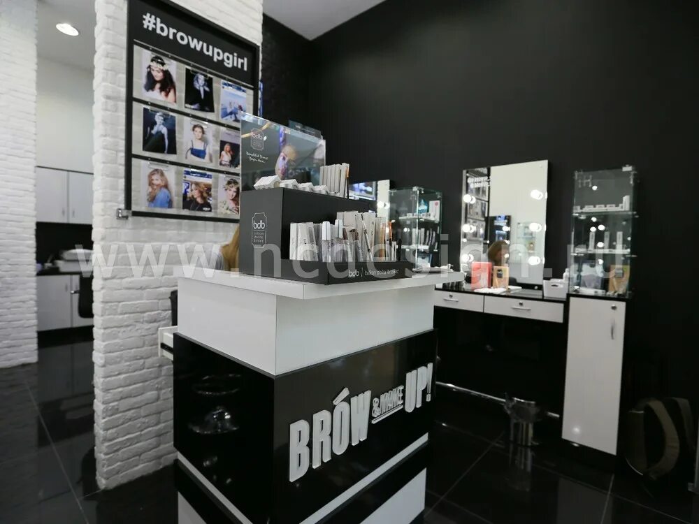 Салон brow. Броу-баров Brow-up. Brow Beauty Bar Yerevan. Броу ап Атриум. Стеллаж в броу баре.