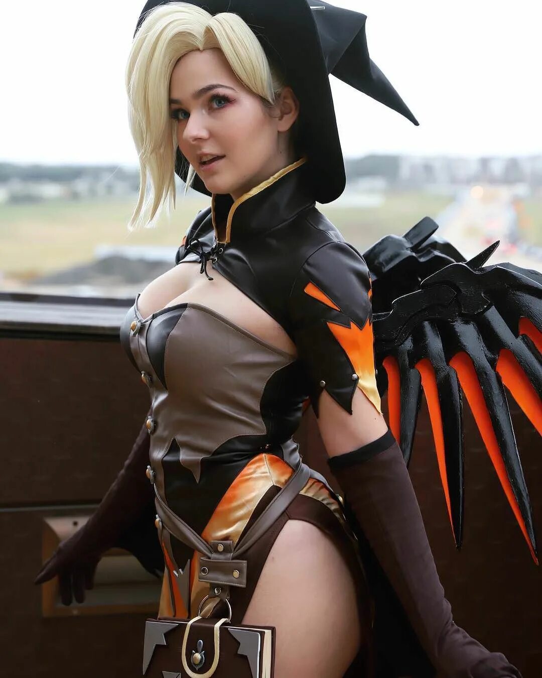 Women cosplay. Mercy Cosplay. Мерси косплей. Мэгги omgcosplay. Мерси овервотч косплей 18.