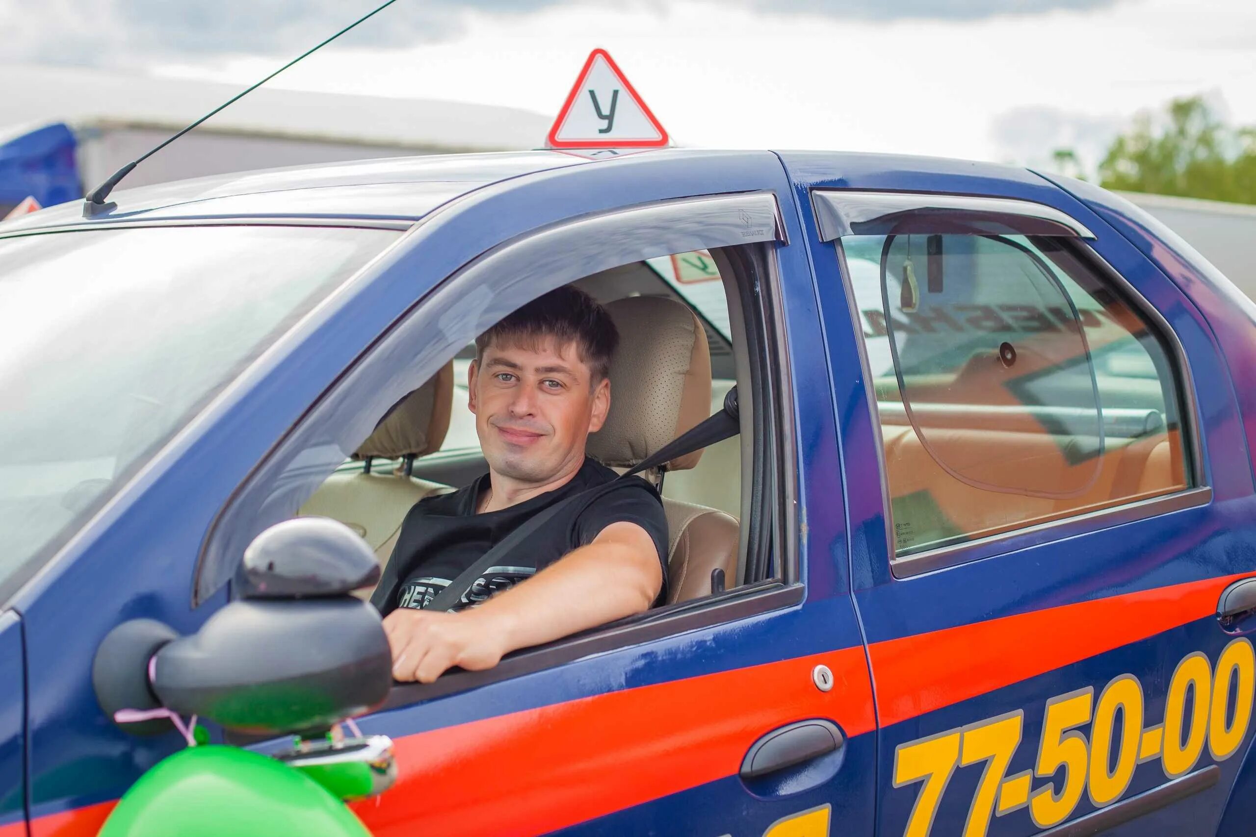 Платный инструктор. Женщина автоинструктор по вождению. Платный инструктор. Инструктор по вождению. Платный инструктор.