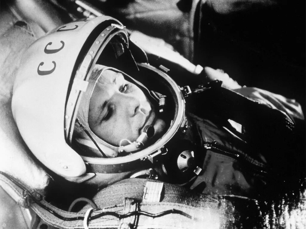 Видео первый полет гагарина. Полёт Юрия Гагарина в космос. Гагарин 1961. Полет Гагарина в космас.