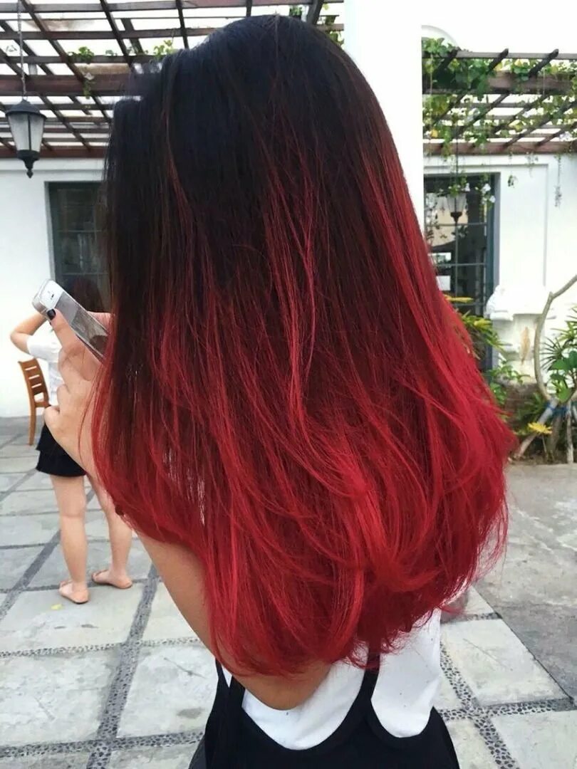 Черно красные волосы длинные. Омбре Бургундия цвет волос. Черные волосы с красными кончиками. Красное омбре на темные волосы. Красные кончики волос.