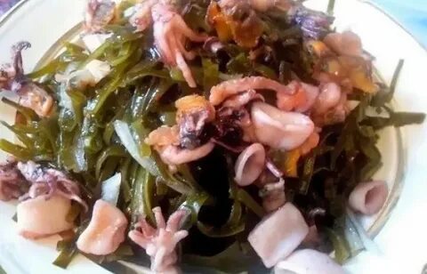 Салат с креветками и морской капустой