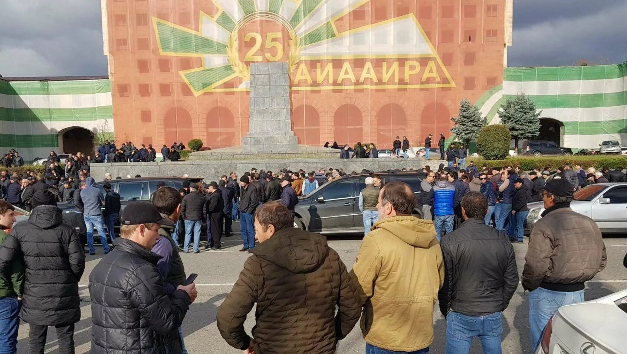 Новости абхазии сегодня 2024. Митинг в Абхазии. Ситуация в Абхазии сегодня политическая. Новости России Абхазии сегодня. Новости Абхазия на сегодня последние обстановка.