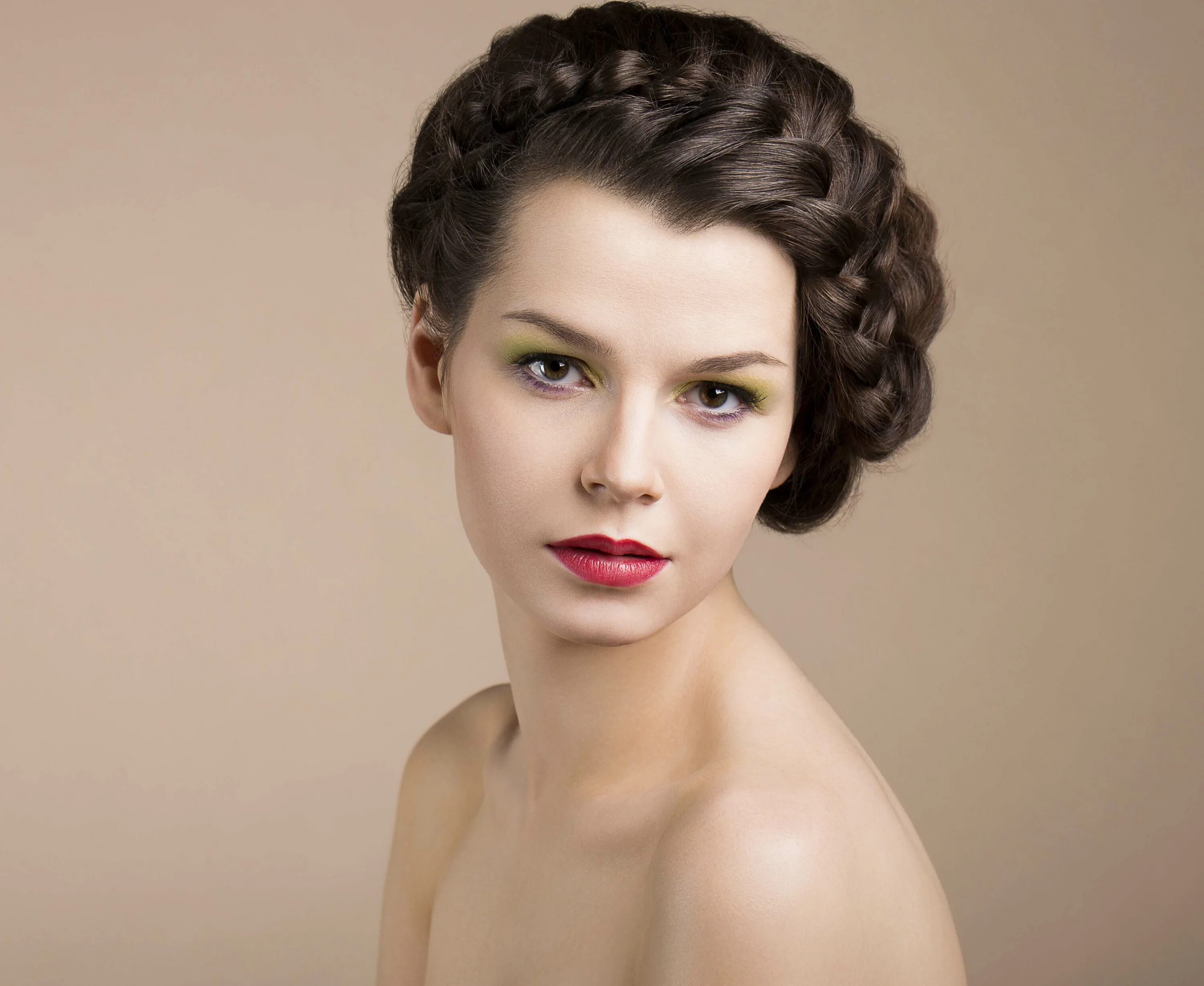 Советские прически с косами. С двумя косичками ретро. Прическа коса вокруг головы. Cornrows braids. Ретро косички.