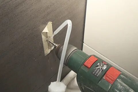 Чем сверлить в ванной
