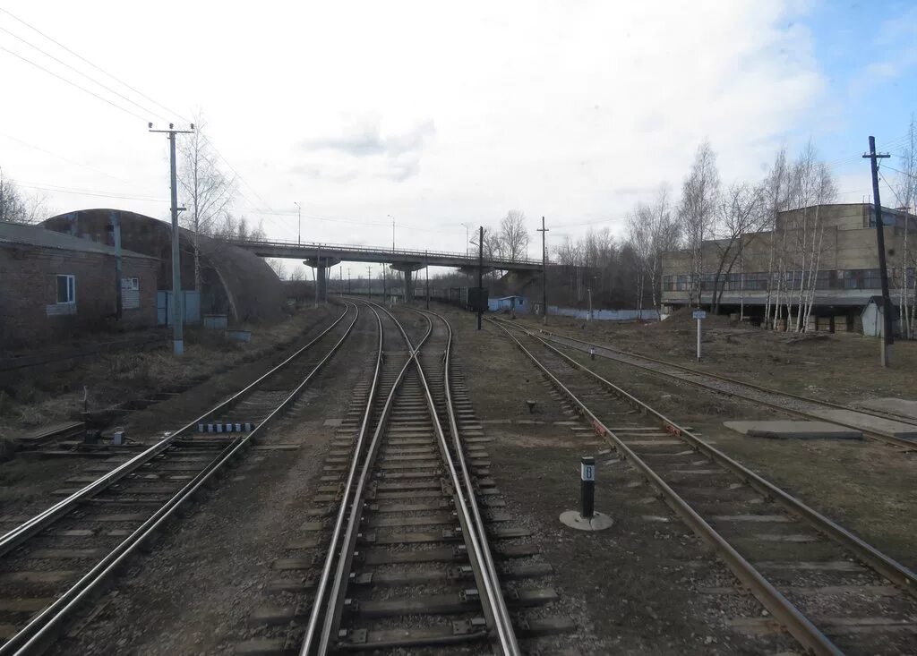 Погода в угловке новгородской области на 10. Вокзал в Угловке Новгородской области. Угловка Новгородская область ЖД вокзал. Поезд 6832 Угловка — Боровичи. Некрасов, Угловка.