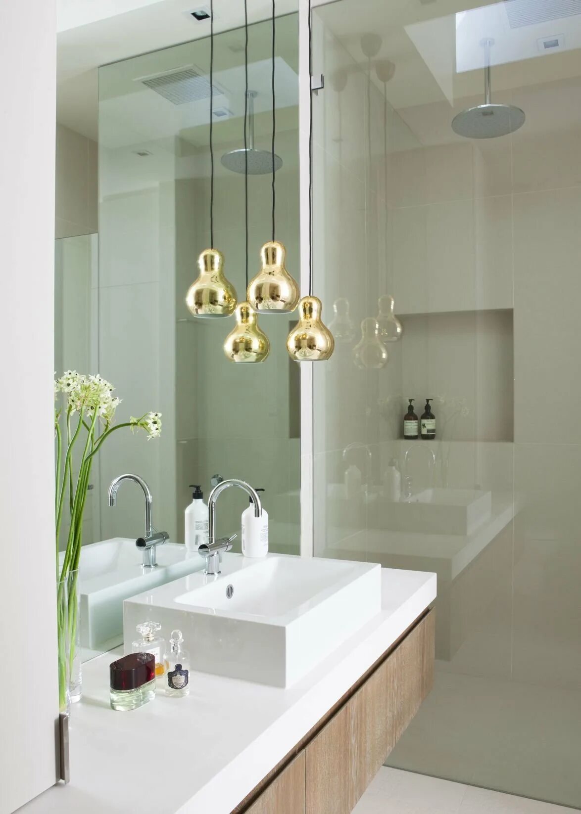 Подвесной светильник lhb502 led pendant. Подсветка в ванную комнату. Светильник в ванную комнату. Подвесные лампочки. Подвесные лампы в ванной.