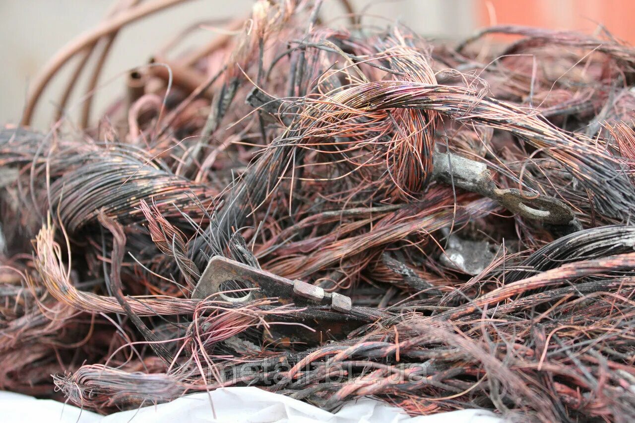 Медь за 1 кг. 1 кг меди. Медь лом пункт приема. 300 кг меди. 100 кг меди.