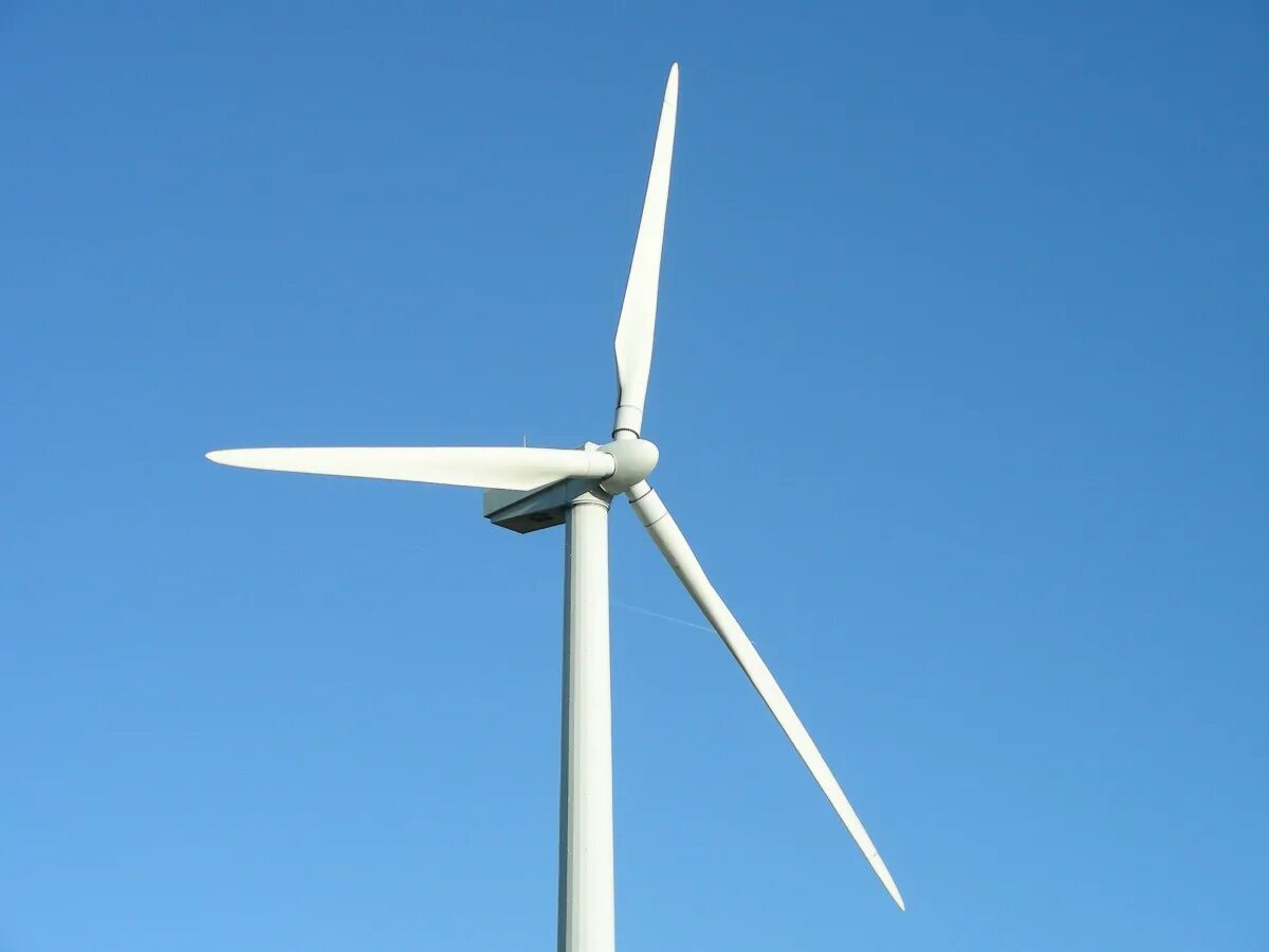 Ветряная электростанция мельница. Ветрогенератор и мельница. Модель ветрогенератора. Мобильные ветрогенераторы. Поле пшеницы.