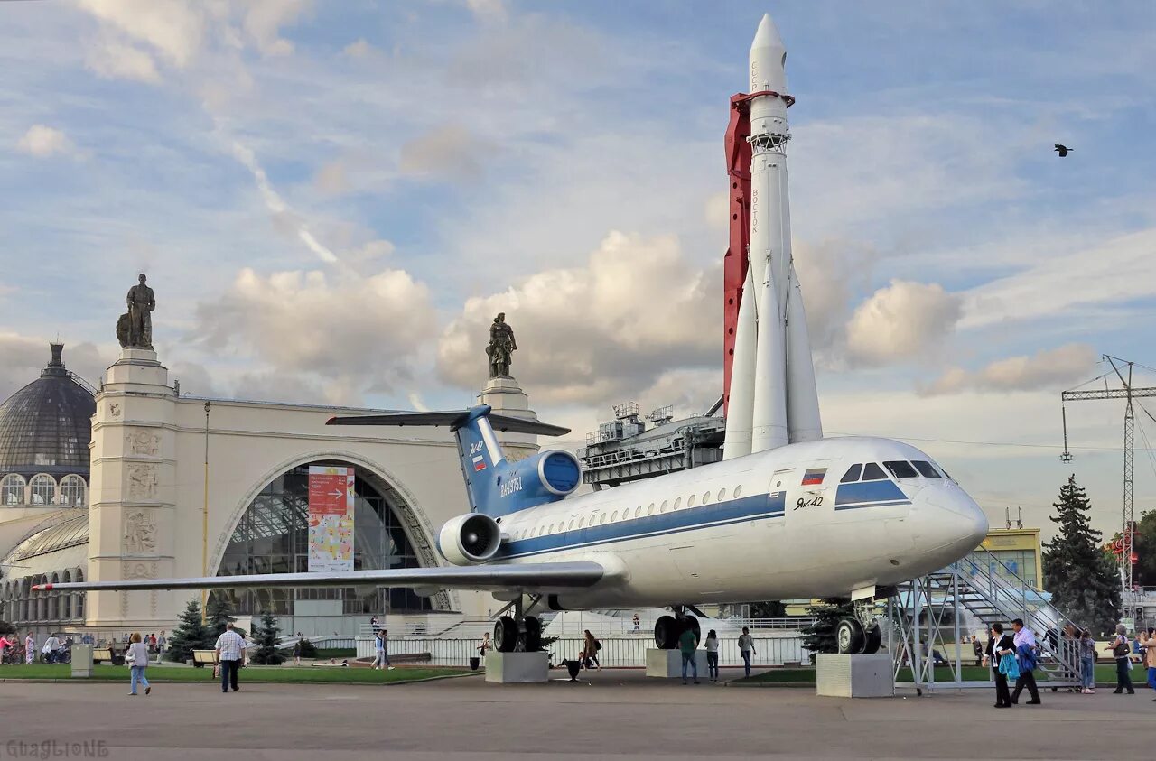 Аэропорт вднх. Як 42 вднх. самолет на вднх як 42. ra 19751 як 42. самолёт ra-19751.