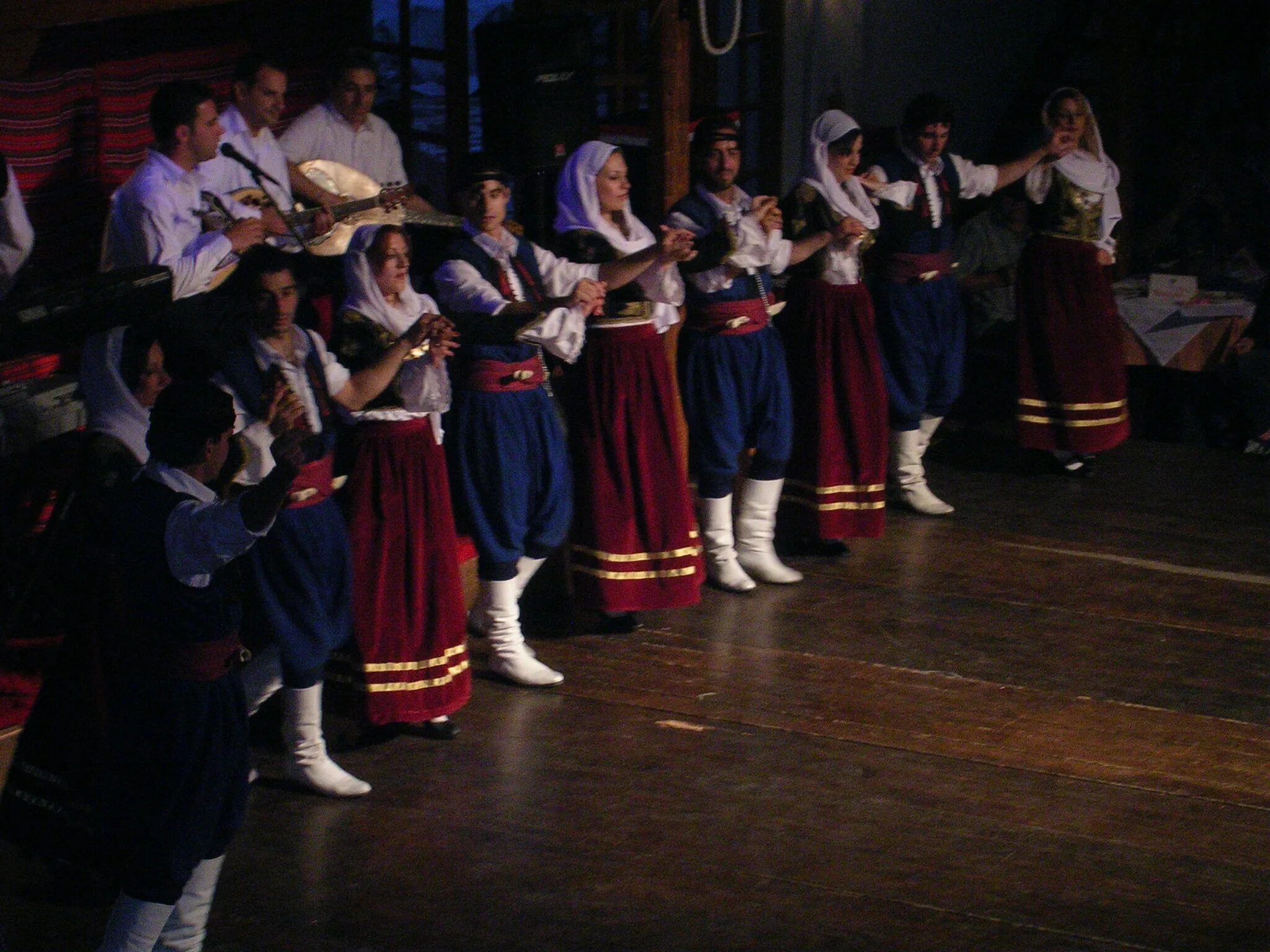 национальные танцы крита. крита музыкальный инструмент. кото струнные щипковые музыкальные инструменты. греция музыкальные инструменты народные лира. критская народная музыка.