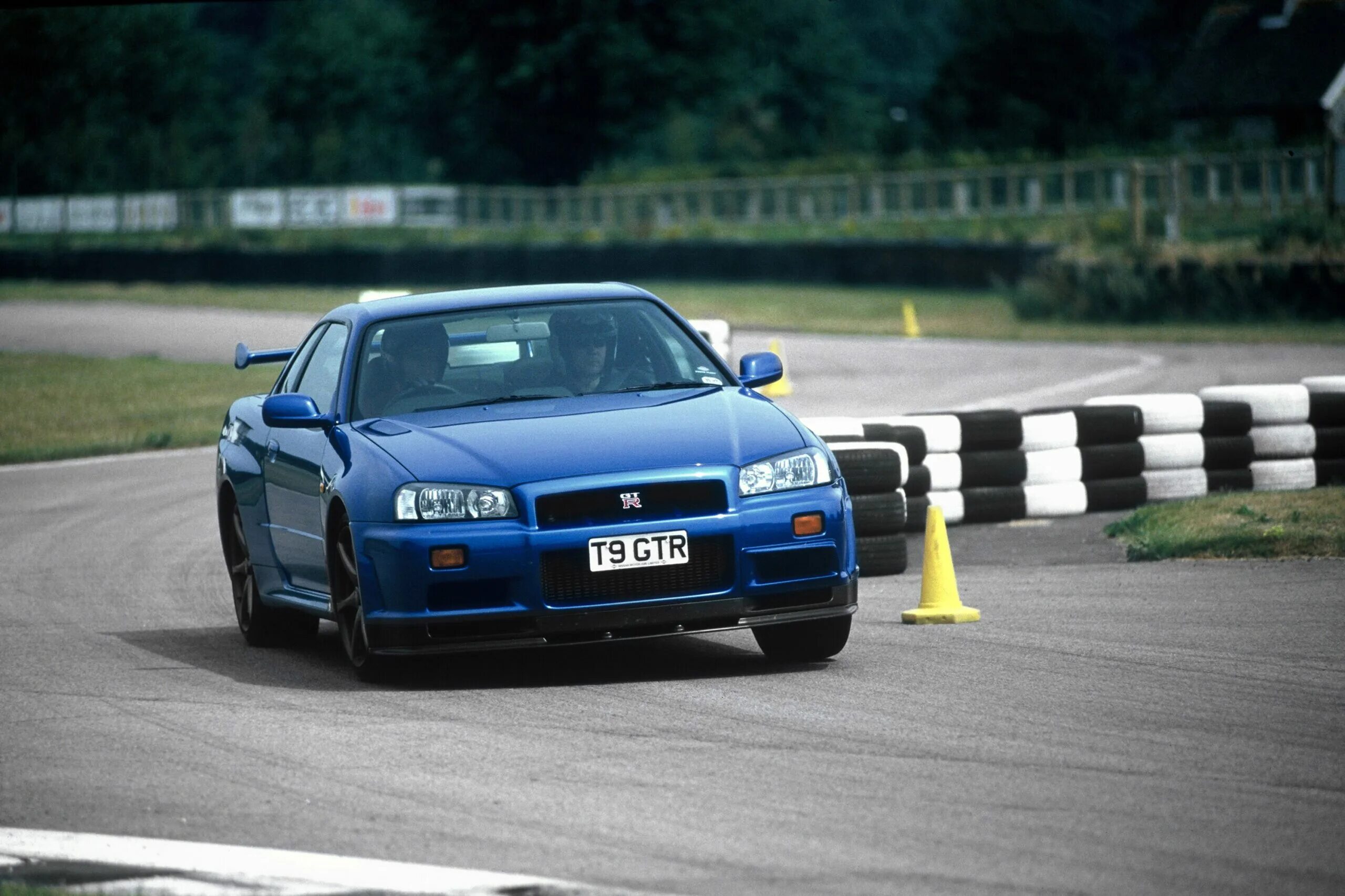 Skyline gt v. Nissan skyline gt-r 2002. nissan skyline gt-r r34 1999. nissan skyline gt-r v-spec (bnr34). nissan skyline gtr r34.