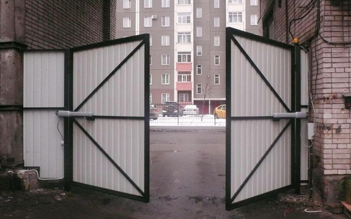 Ворота с калиткой 4000х2000. Ворота из профильной трубы с40 40х20 с калиткой. Ворота облегченные распашные. Ворота во двор. Распашные ворота дорхан.