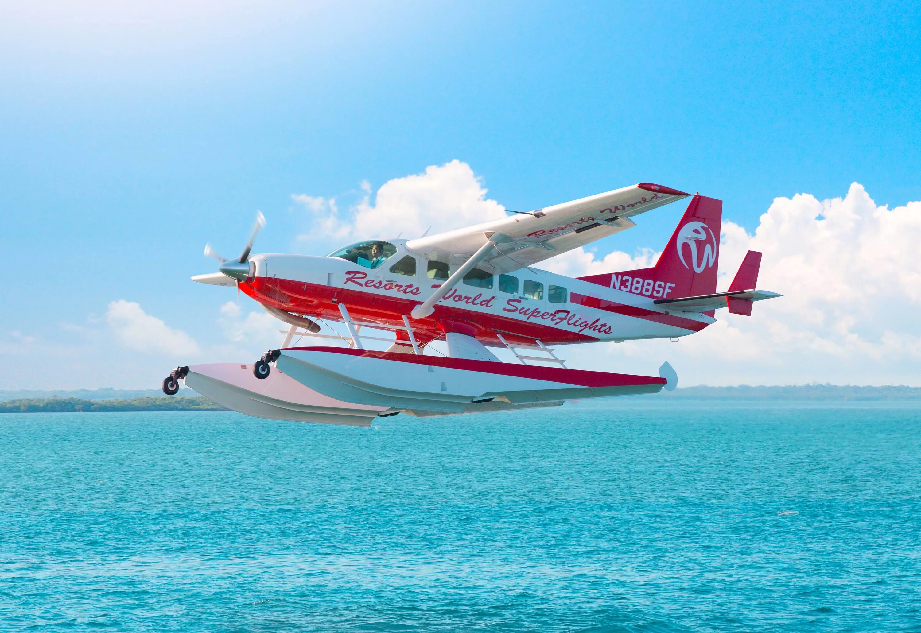 Seaplane мальдивы. Гидроплан four seasons мальдивы. Биплан гидроплан. Sea plane. Самолет амфибия чайка.